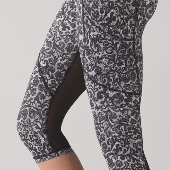 Lululemon Outrun 17" Crop pockets reflective - Picture 10 of 13